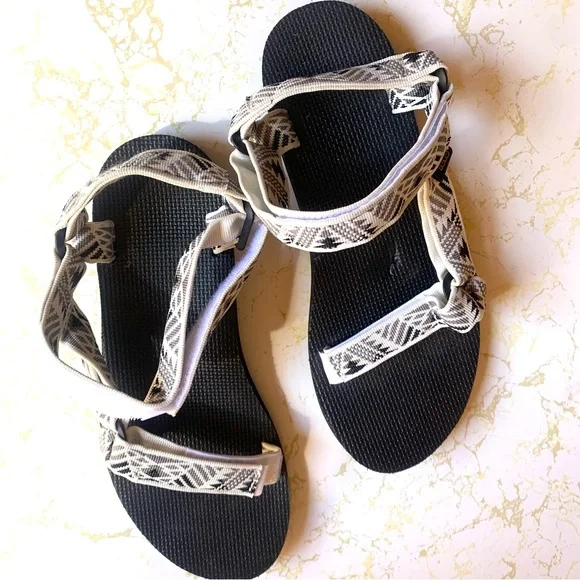 Lightly-worn Tevas Gear I Hold Dear: My Secondhand Teva Sandals from Re/Supply  main image 3